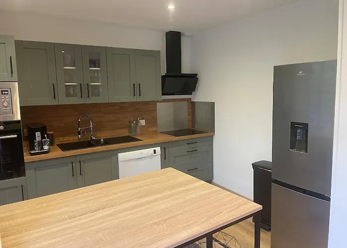 בית נופש La Maison Du Pave Villedieu-les-Poëles